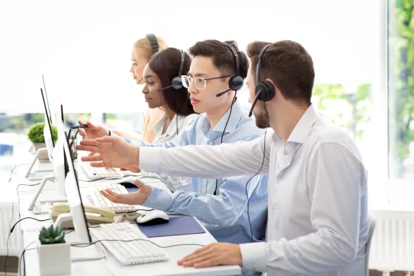 customer-support-service-concept-helpline-operato-2026-01-09-06-55-59-utc-6998751ba900f